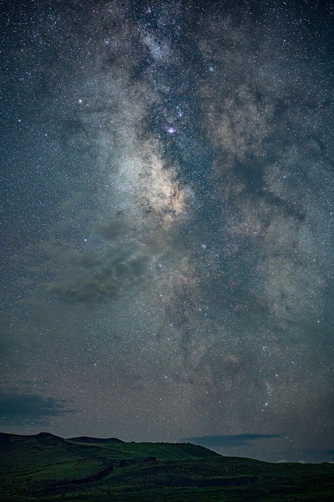 Dreaming Under the Stars: The Allure of Night Sky Wallpapers for Your Phone