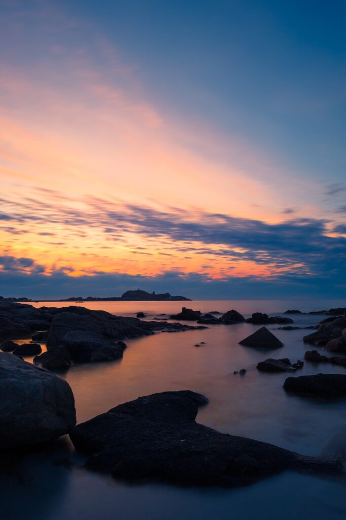 Capturing the Beauty of Dusk: The Allure of Sunset Wallpapers for Your Phone