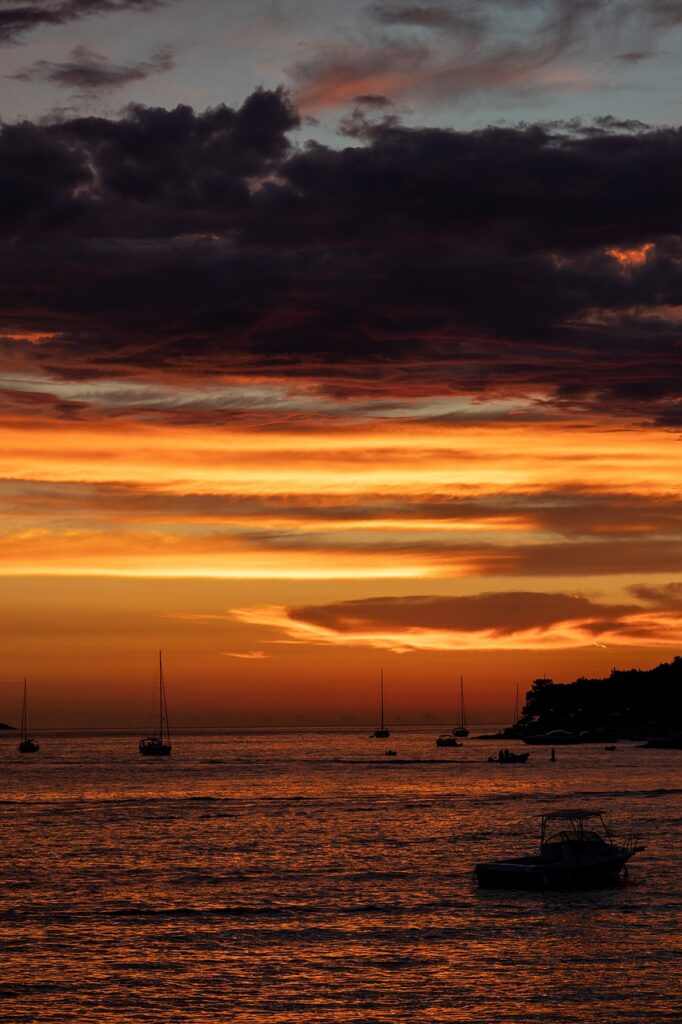 Capturing the Beauty of Dusk: The Allure of Sunset Wallpapers for Your Phone